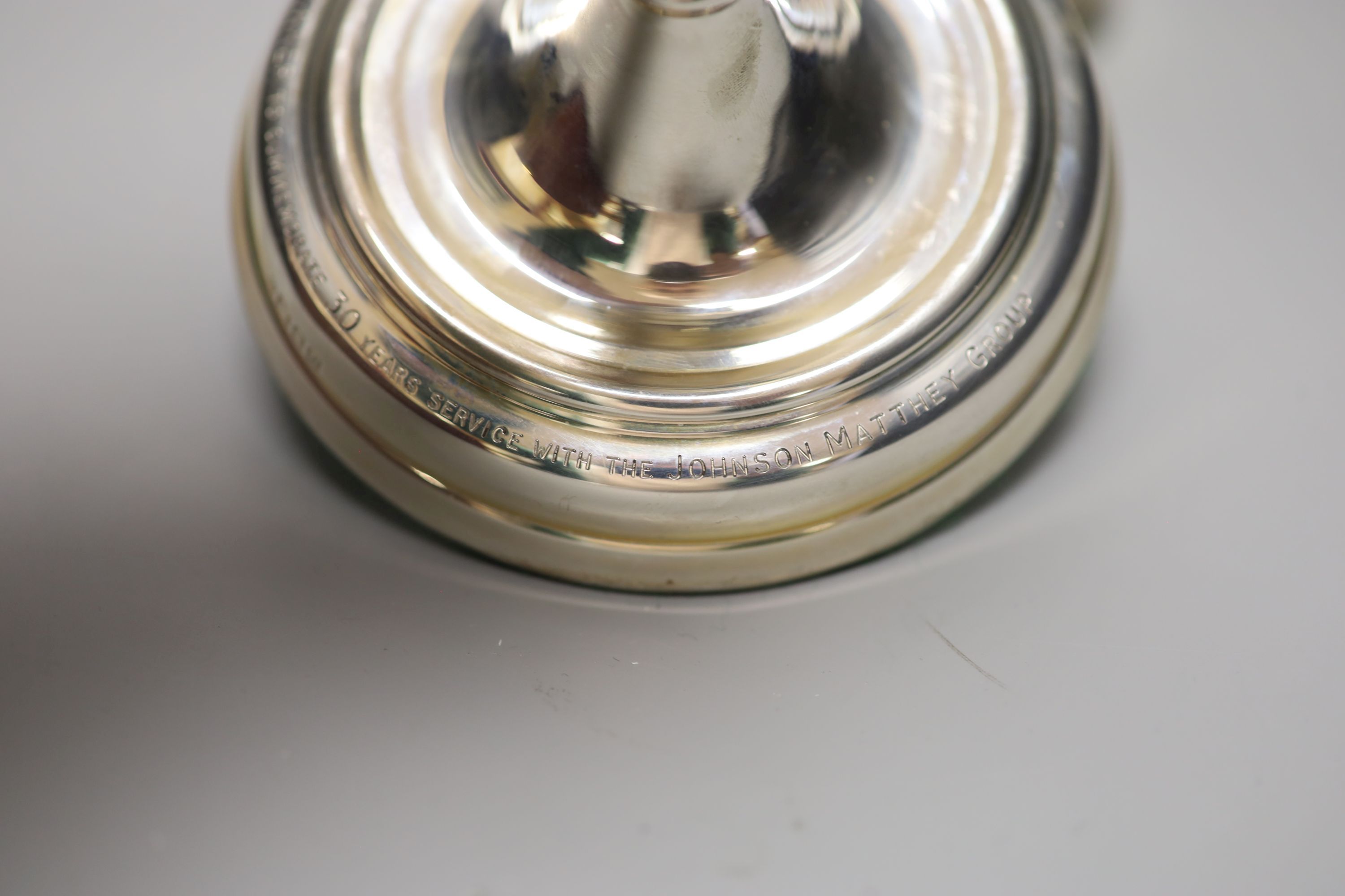 A pair of George II style silver presentation candlesticks, weighted, London 1986, David Shaw Silverware Ltd, in fitted case